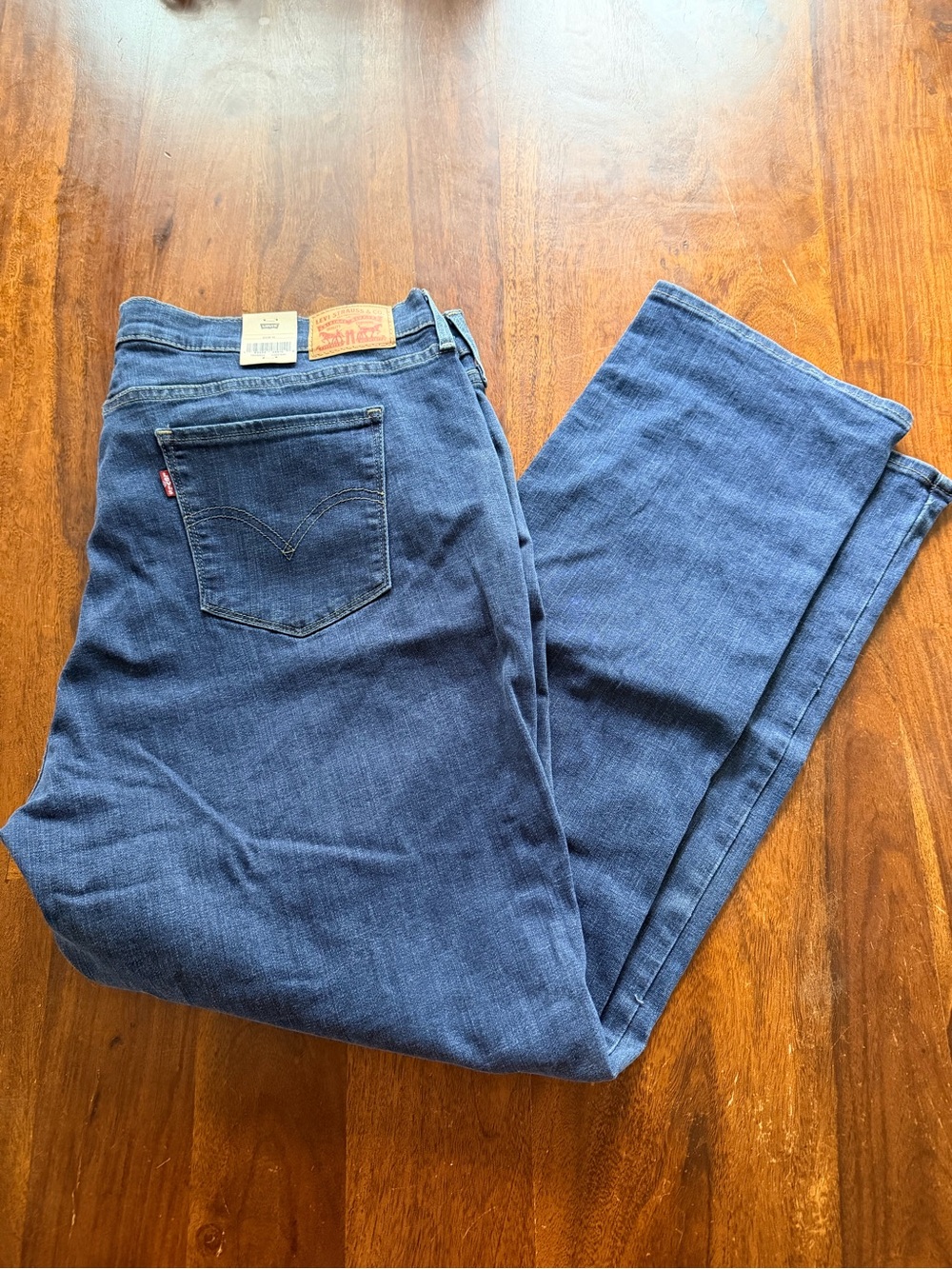 NWT Levi’s Classic Straight - Hypersoft - Mid Rise - Medium Wash Jeans - Size 20